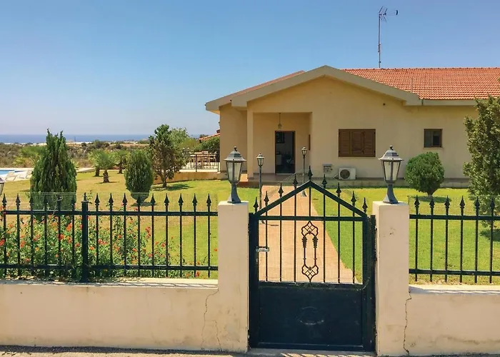 Stunning In Maroni-larnaca Periwolia