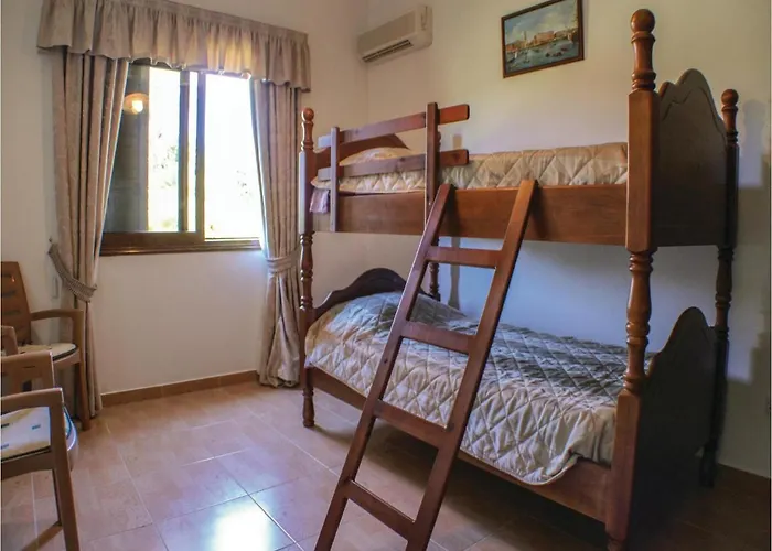 Stunning In Maroni-larnaca * Periwolia